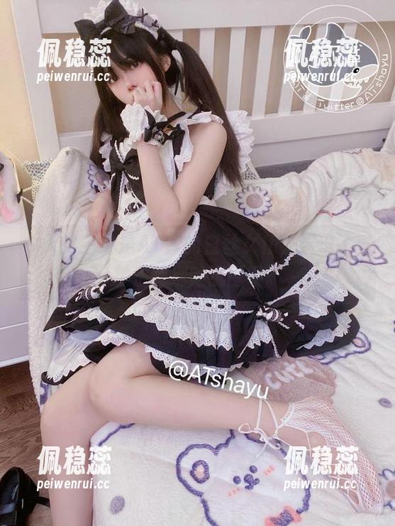 今天的主角是AT鲨的白丝女仆，展现了一种很特别的氛围呢。