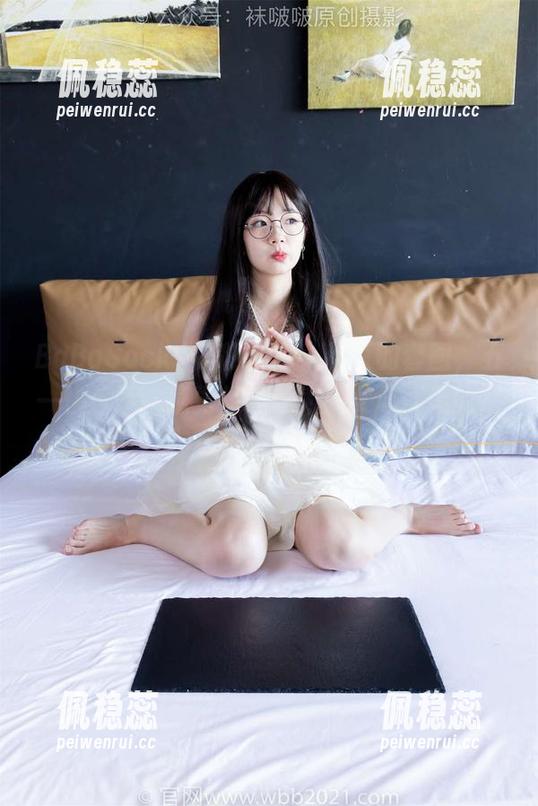 BoBoSocks袜啵啵 - 小甜豆的套图，五一快乐哦，感觉像是专为少女心打造的吧？