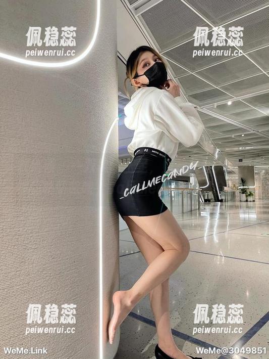 微密圈 - 一双黑丝玉足，照片却让人忍不住想咕咕哝哝，Callmecandy真会玩。