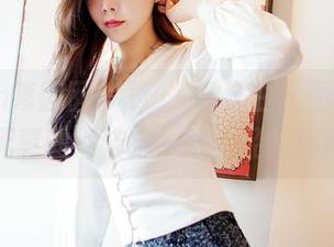 Feilin嗲囡囡 – 章芃芃的纯白美图，完全是无辜的纯洁与一丝不经的俏皮。