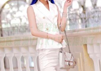 Feilin嗲囡囡 – 说好的清纯，最新图包里的陈雅漫VICKY又在撩拨了。