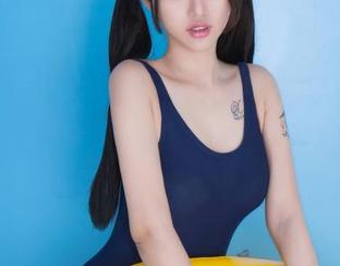 GIRLT果团网 – 作品“白裙”，王语纯，我在图库里找到她了，跟浪漫对视的那一刻！