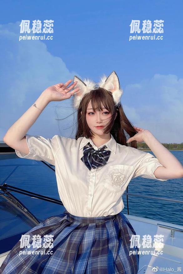 Halo_酱办公室：作品集里每一张原图都像在暗示，莫名想钻进她的文件pile。