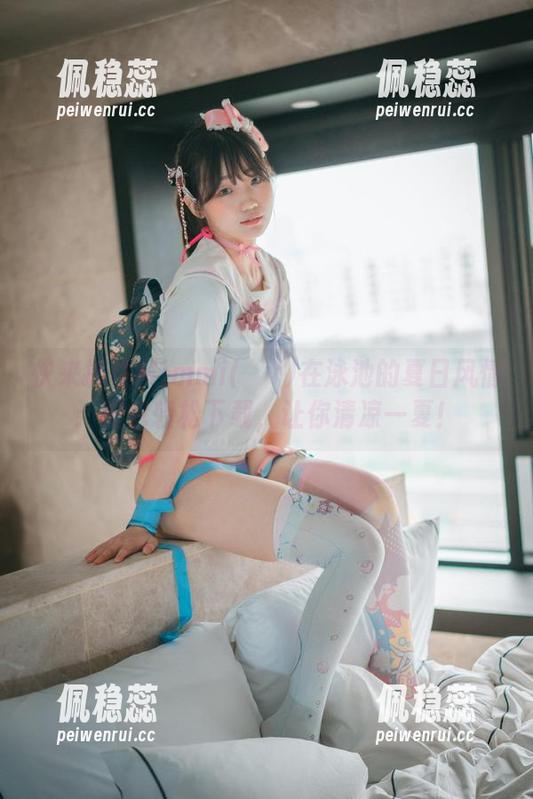 快来抓住Mimmi(밈미)在泳池的夏日风情：图包轻松下载，让你清凉一夏！