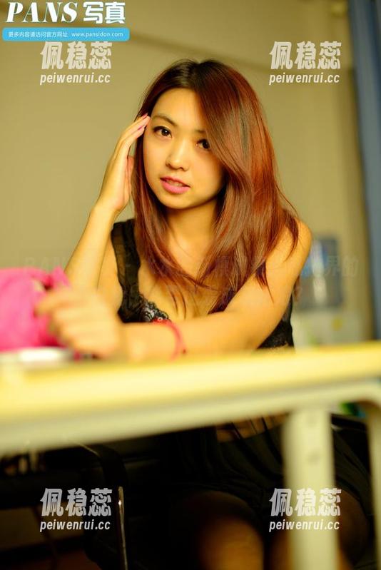 PANS写真-水水 PANS写真 - 水水的新模试镜:私拍界的小白兔,能否逆袭成灰姑娘?