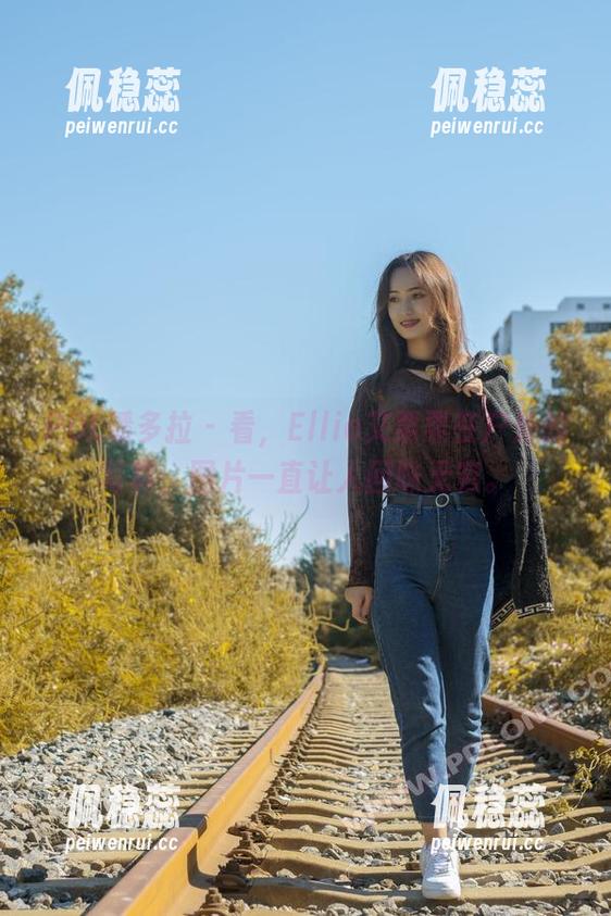 PDL潘多拉 - 看，Ellie艾栗栗在户外的写真，图片一直让人回味无穷。