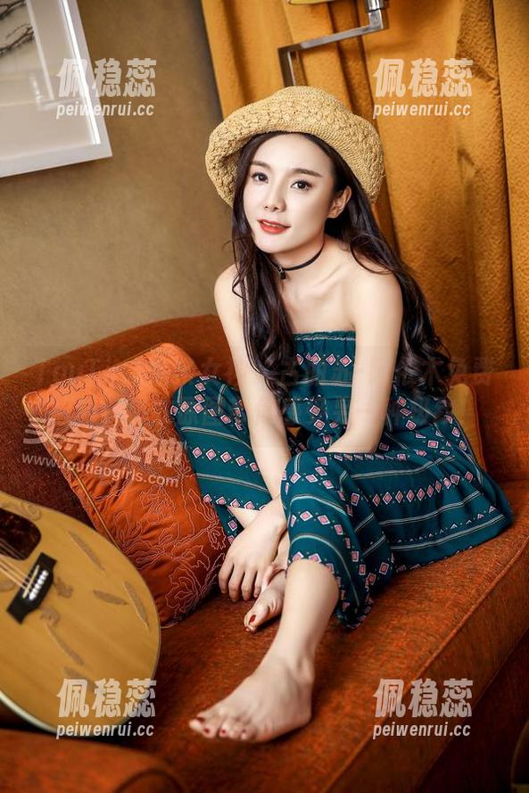 TouTiao头条女神 - 古丽苏·阿依木免费福利，睡衣原图带你感受另一种极致！