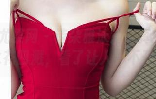 UGirls尤果网 – 诗朵雅泳池写真：图包里的水花四溅，看了让人移不开眼！