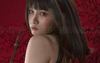 图包里隐藏的Uki雨季纯白，眉眼间流露出的清冷。