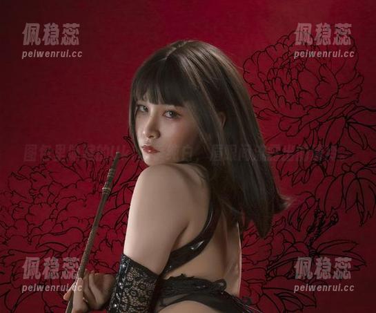 图包里隐藏的Uki雨季纯白，眉眼间流露出的清冷。