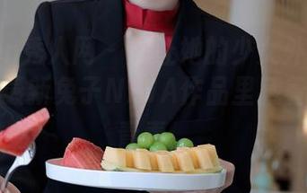 Xiuren秀人网 – 别让她的少女外表欺骗了你，最新兔子NINA作品里藏着不止是青春。