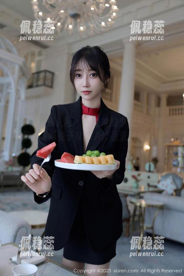 Xiuren秀人网 - 别让她的少女外表欺骗了你，最新兔子NINA作品里藏着不止是青春。