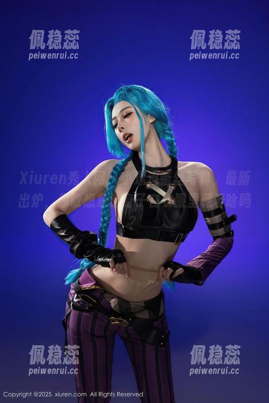 Xiuren秀人网 - 小逗逗蕾丝写真，最新出炉，你敢想象这身子在衣服里藏着啥吗？