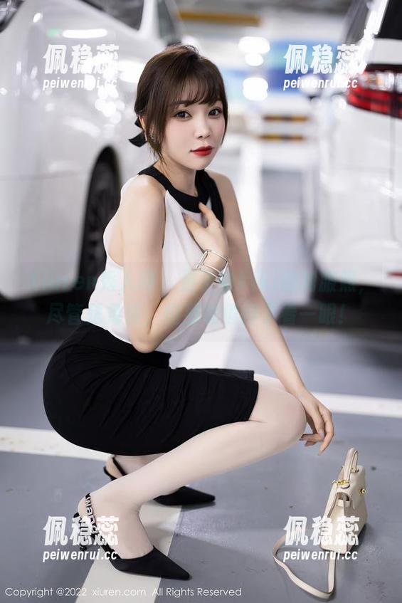 Xiuren秀人网-星子柒kiki Xiuren秀人网 - 星子柒kiki的制服照,尽管是免费,但那也值得多看一眼!