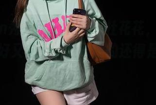 Xiuren秀人网 – 礼服＋杜花花，这福利又是美好又向上，肚子疼的还得是拒绝吃的我。