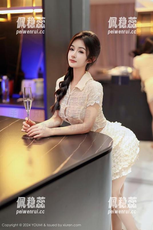YouMi尤蜜荟-是小逗逗 YouMi尤蜜荟 - 说实话,是小逗逗穿上水手服,只能用美图来形容,快来下载,成为和我一样的迷弟吧!