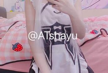at鲨鱼网袜写真：一双好袜子值千金，谁来承包我的走秀？