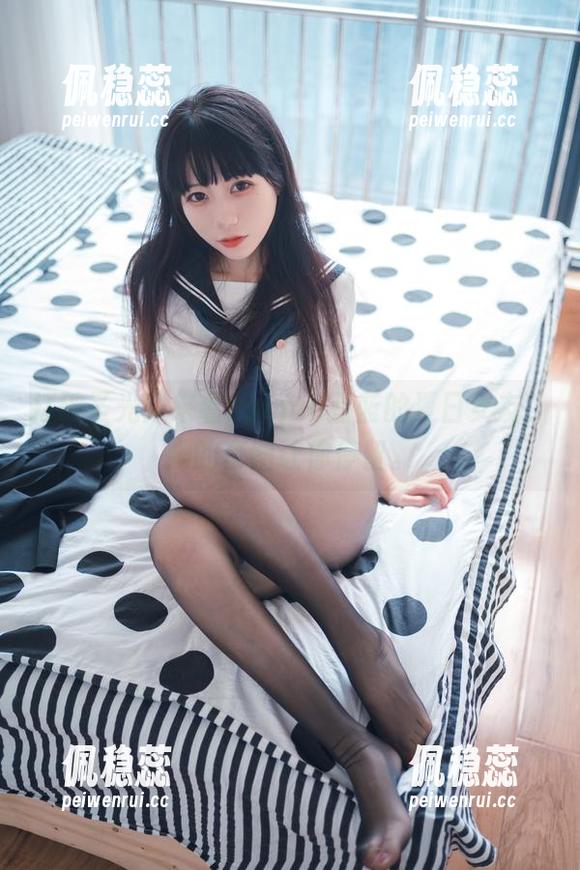 打破圣光！来看usejan蓝蓝的夏日女友，她的套图让你停留。
