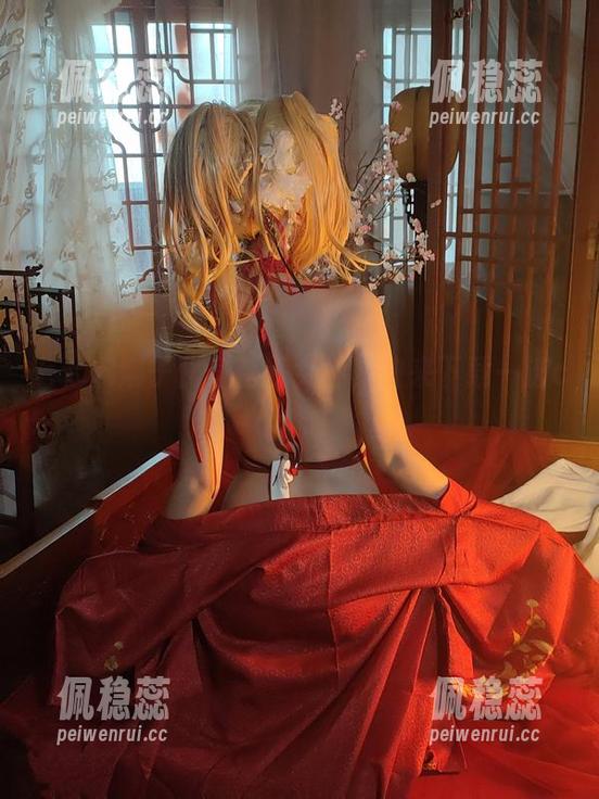 七七娜娜子化身套装女神，快来下载一波cos图！