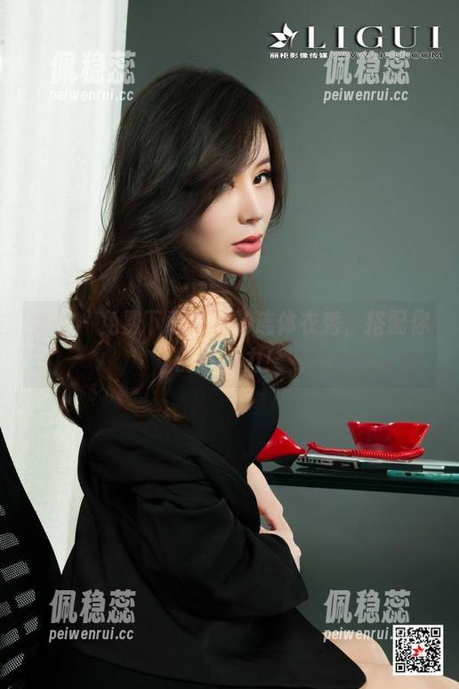 丽柜 - 免费下载左左的连体衣秀，搭配你的想象力！