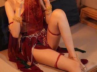 快来下载余多多Dudu的圣诞特辑写真集，不然你家胡子拉碴的圣诞老人会失业！