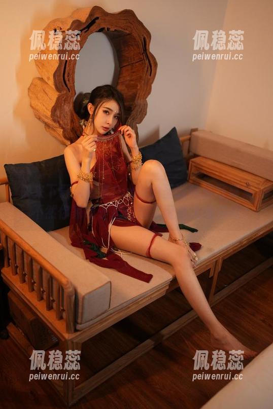 余多多Dudu 快来下载余多多Dudu的圣诞特辑写真集,不然你家胡子拉碴的圣诞老人会失业!