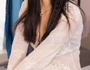 克拉女神 – 汤怡不只是女王，她的福利写真超乎你的想象！