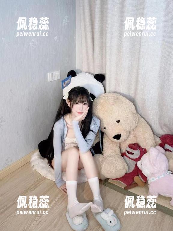 微密圈 - 分享十万口草莓粥粥图库，清纯得就像一朵白莲花，但千万别掉进水里。