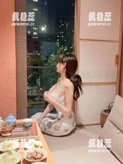 微密圈 - 这组套图里，周妍希用灰丝演绎出的小心机，太让人有想法了吧。