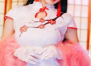 喵糖映画的免费套图：当学妹在教室里捣蛋！