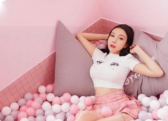 嗲囡囡 – PaPa妈咪又来放飞自我了，这“`比基尼“`高清美图搞得我有些出戏，但也挺好的！