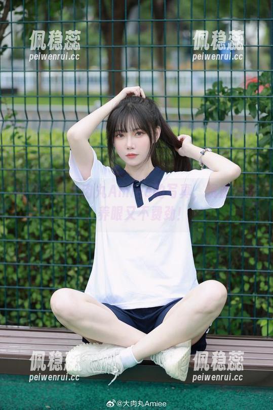 翻开女神大肉丸Amiee的写真，资源满满，养眼又不费劲！