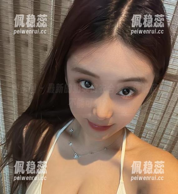 微密圈 - 最新的奶雯皮衣合集，谁说皮衣不能可爱？