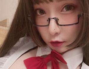 小泉学姐吖的女孩cos，高清得吓人，要是不让我看我还以为是哪个真人偶！