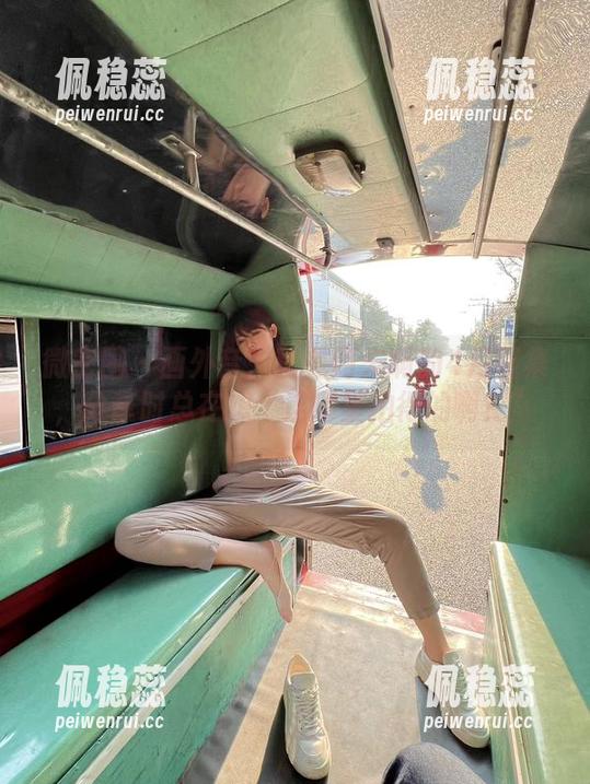 就是阿朱啊 微密圈 - 画外音:就是阿朱啊的4月图集,分享时总在想“这哪里拍得的啊?”