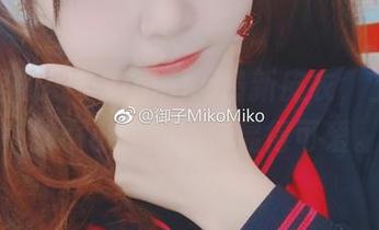 图片里的御子Yumiko最新皮衣，上面连一丝小小的尴尬都显得可爱。