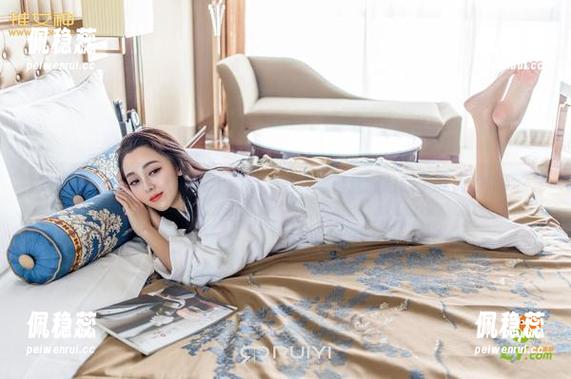 推女神 - 当娜依灵儿穿上吊带，全套写真让我想起了夏天的微风？