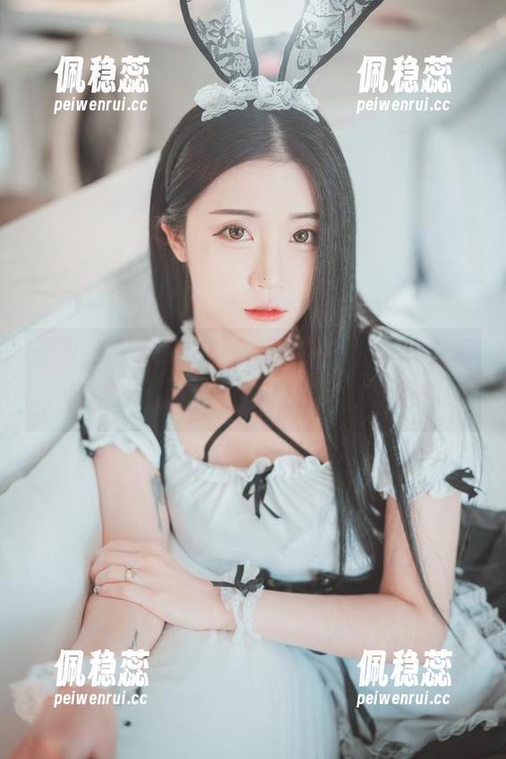 不仅是“天台”，在图库里的每一寸空间，普美Bomi(보미)都散发着迷人的气息