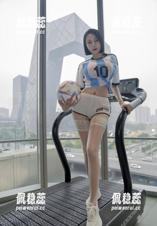 微密圈 - 果儿Victoria全套蕾丝内内，你会不会觉得她在跟我调情？