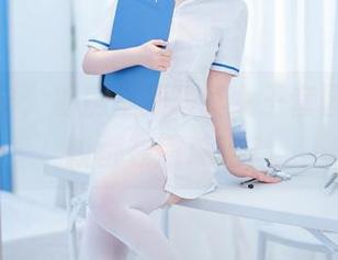 樱井宁宁：厨房里的写真女王套图，每一帧都在撒糖吗？