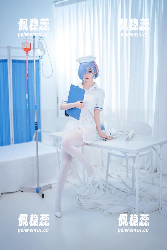 樱井宁宁：厨房里的写真女王套图，每一帧都在撒糖吗？
