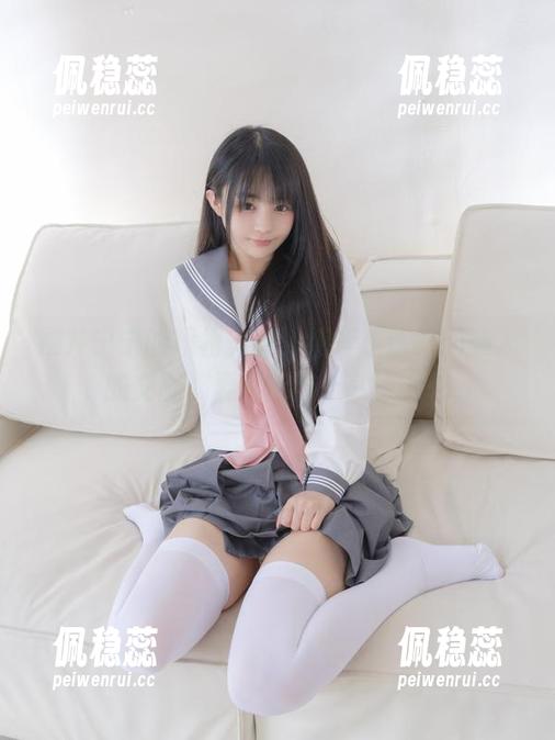 樱井宁宁的短裙美图，纯粹是优雅和迷人的交融，要是能穿上就好了…