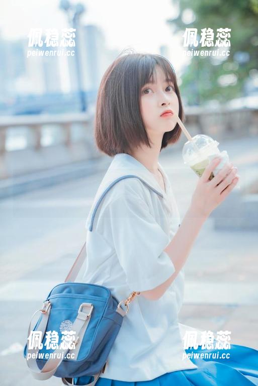 当金鱼遇上JK，你会相信这是一组全套原图吗？河豚抚子玩得真有意思！