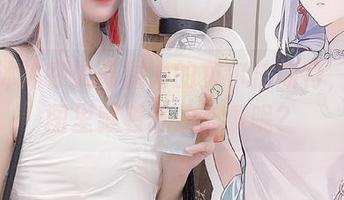 炸酱沐沐在脱离重力的贝尔法斯特，高清图里藏着谁的心事呢？