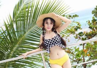 爱蜜社 – 套图预告：Winki丝姬的白色空间，让人想要抱着云朵下载。