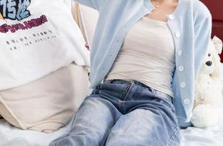 物恋传媒 – 白裙之下，婷婷的私拍带你见识别样的优雅。
