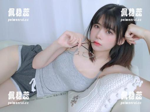 眼酱大魔王w与白裙全套，干脆把我的关注点全放在裙摆上，果然是个“裙子控”。