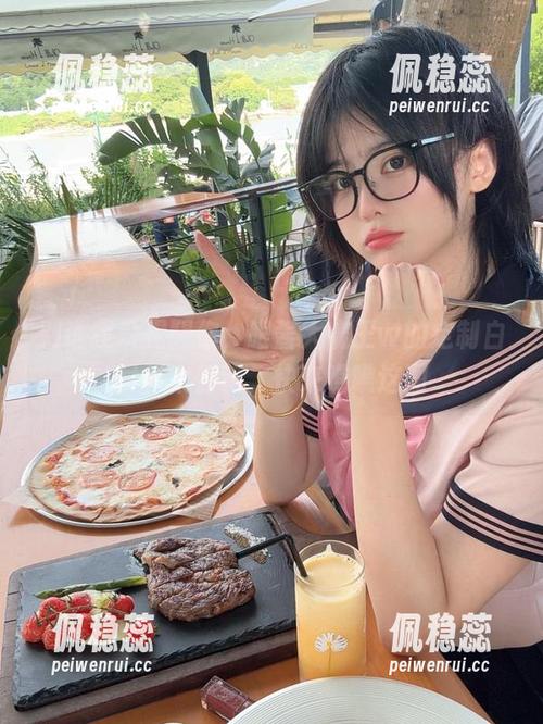 别说我没提醒你，眼酱大魔王w的定制白衬衫太惊艳，快来瞧瞧这图