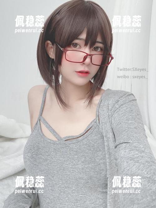 眼酱大魔王w 写真观察:当眼酱大魔王w穿上粉色条纹袜,别说我没警告你