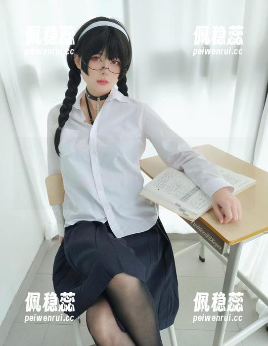 T恤配白丝，这组合气氛绝了啊，眼酱大魔王w美图图包得来瞧瞧，究竟谁的眼珠子在溜？